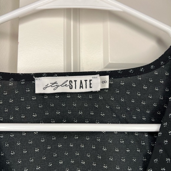 V neck long sleeve top - Picture 2 of 3